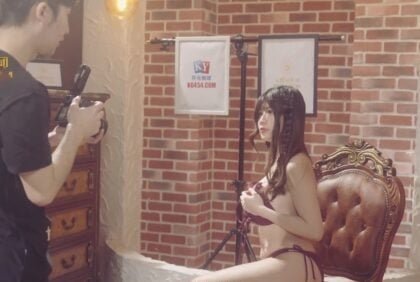 Anh chụp ảnh tình cờ cùng idol nóng bỏng khỏa thân