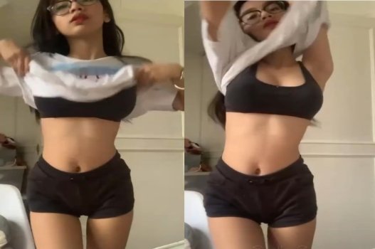 Clip nóng bỏng của cô gái ngọt ngào bên người yêu gây sốt mạng xã hội