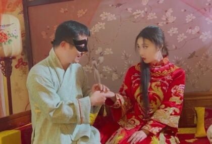 Công tử bột bị cô nàng mới quen cho mút
