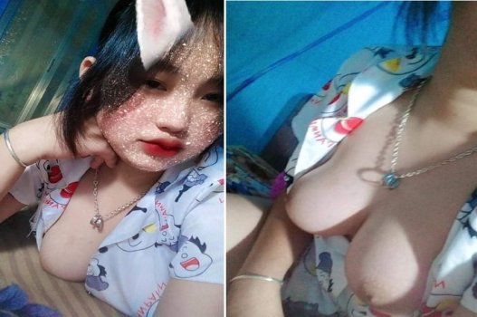 Ở nhà mặc áo sát nách gọi mời bạn đến vui chơi